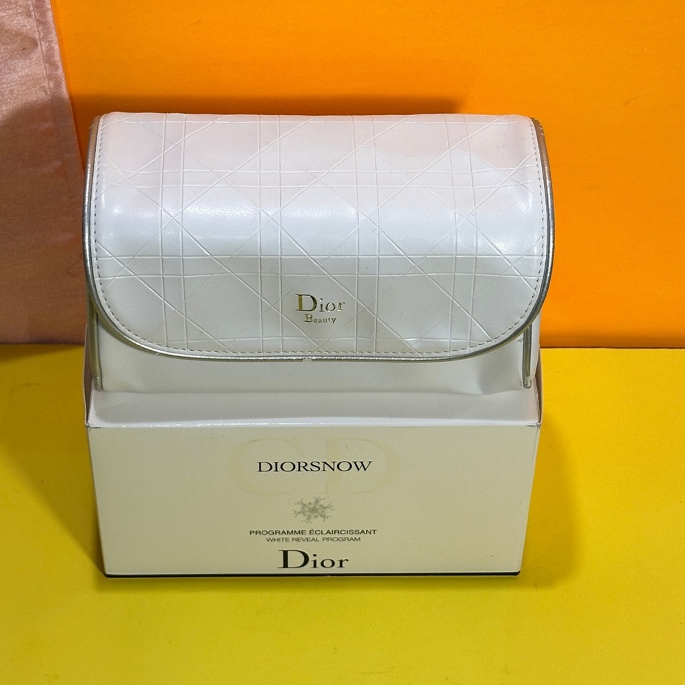 Dior Snow White Cosmetic Bag mirror included - Picture 12 of 13